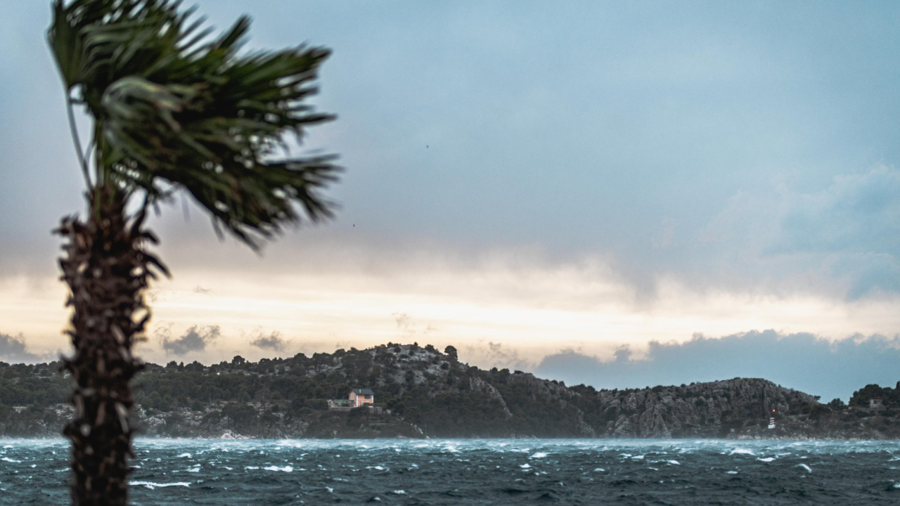 Zbog jakog vjetra u prekidu katamaranska linija za Žirje i Kaprije