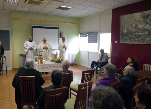 Fotografija 4 - Biskup Rogić predvodio misu u Cvjetnom domu