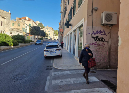 Muškarac nakon razbojništva u ljekarni upao u Dom zdravlja, i tamo je prijetio nožem