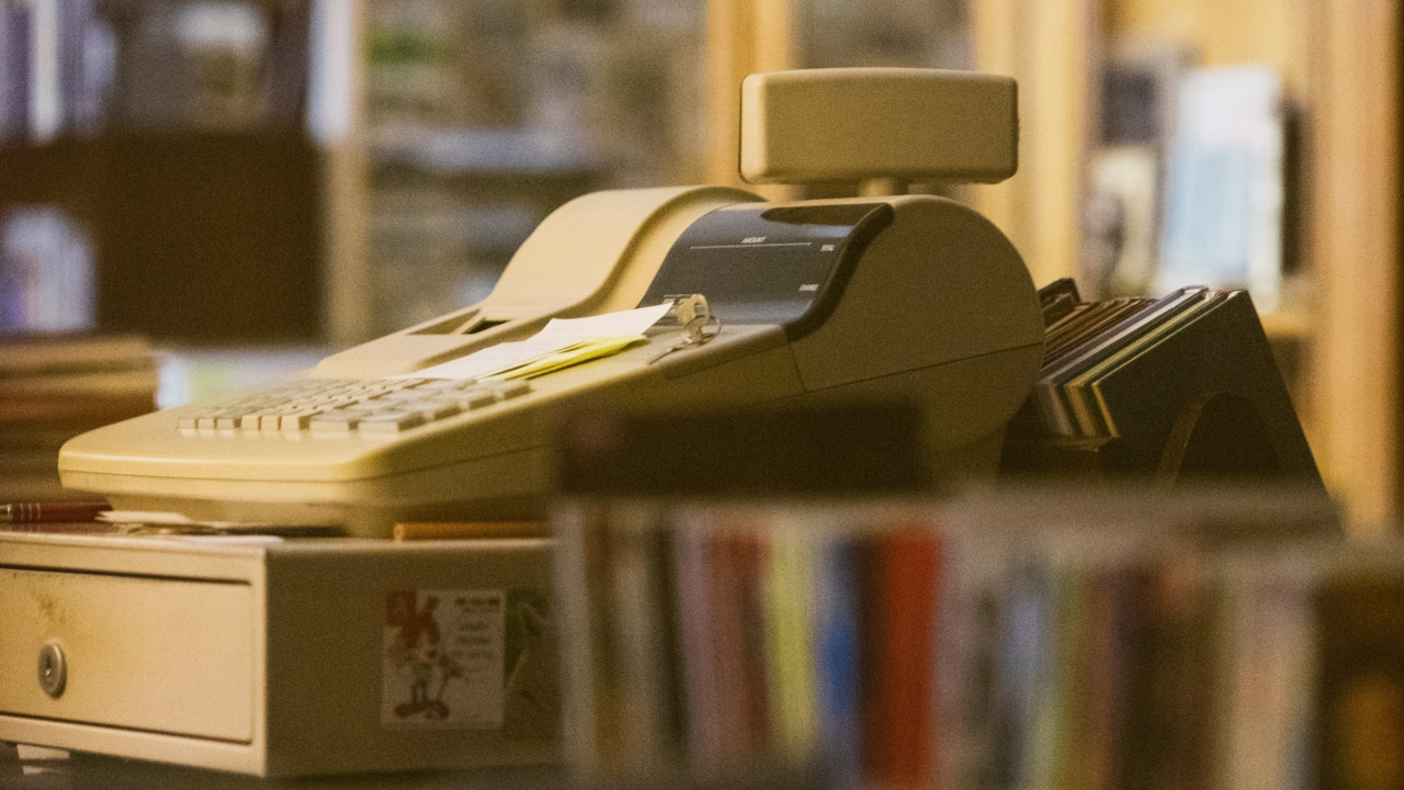 Mladić (21) provalio u šibensku trgovinu: Tražio cigarete i novac, otišao praznih ruku