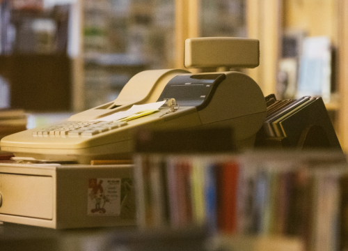 Mladić (21) provalio u šibensku trgovinu: Tražio cigarete i novac, otišao praznih ruku