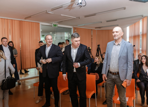 Fotografija 8 - Zoran Milanović u Industrijsko-obrtničkoj školi: 'Slične škole u Zagrebu izgledaju otužno, kao olupine'