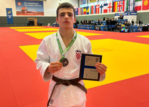 Fotografija 5 - Filip Knez na Europskom kadetskom kupu osvojio brončanu medalju