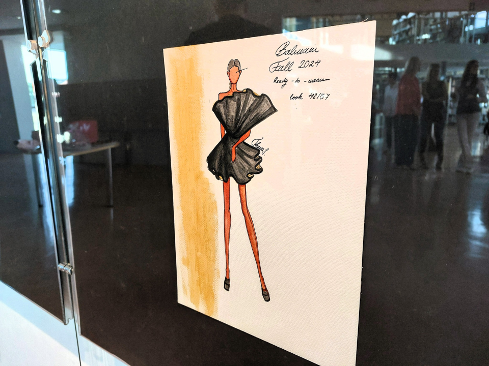 U knjižnici otvorena izložba modnih crteža košarkašice Šibenika Tihane Stojsavljević