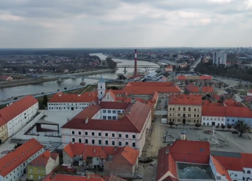 Tjedan dana uoči izbora 300 članova jedne stranke prešlo u drugu