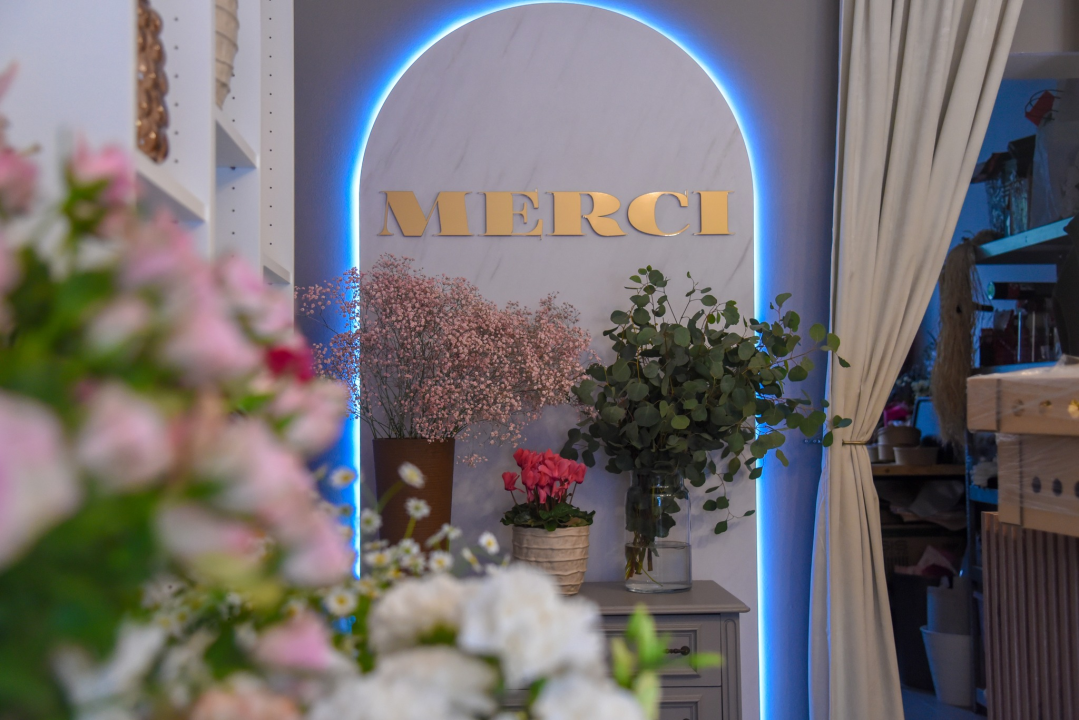 Merci flower&gift shop nudi najljepše cvjetne bukete i asortiman poklona!