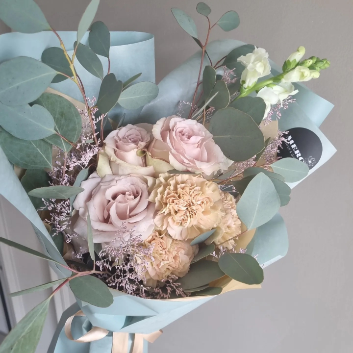 Merci flower&gift shop nudi najljepše cvjetne bukete i asortiman poklona!