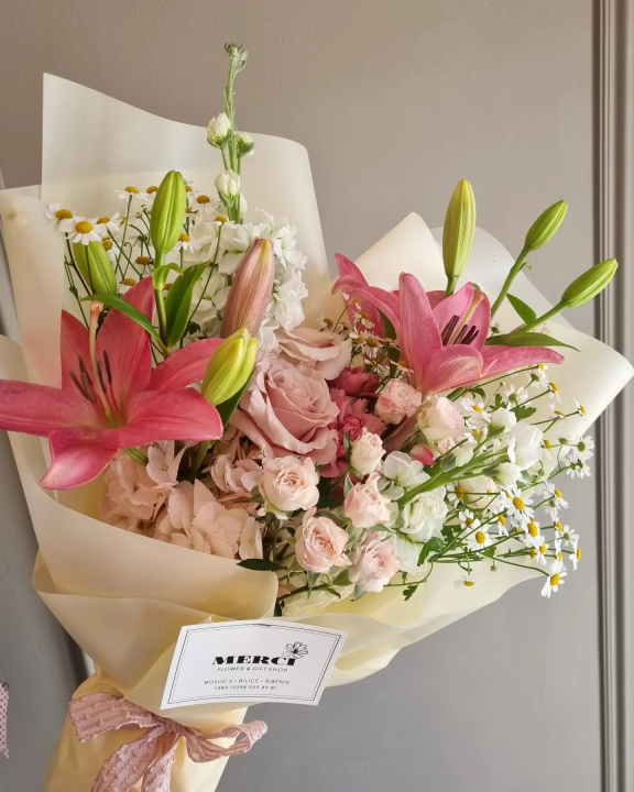 Merci flower&gift shop nudi najljepše cvjetne bukete i asortiman poklona!