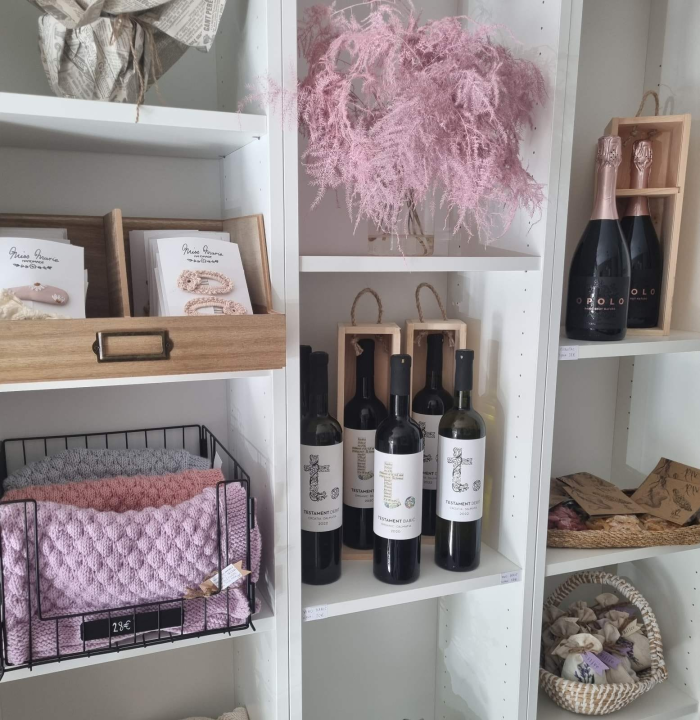 Merci flower&gift shop nudi najljepše cvjetne bukete i asortiman poklona!