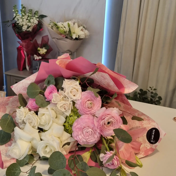 Merci flower&gift shop nudi najljepše cvjetne bukete i asortiman poklona!