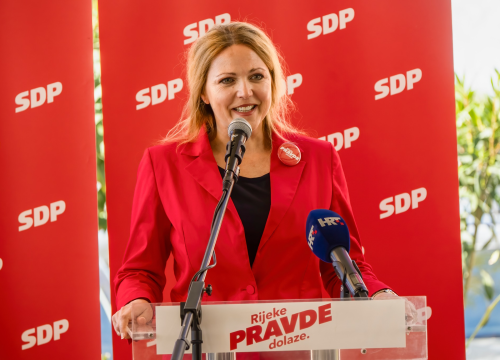 Fotografija 2 - Rijeke pravde u Šibeniku: 'U srijedu HDZ šaljemo daleko od naših novaca, daleko od krađe. Ne trebaju Hrvatskoj ni Orban ni Vučić'