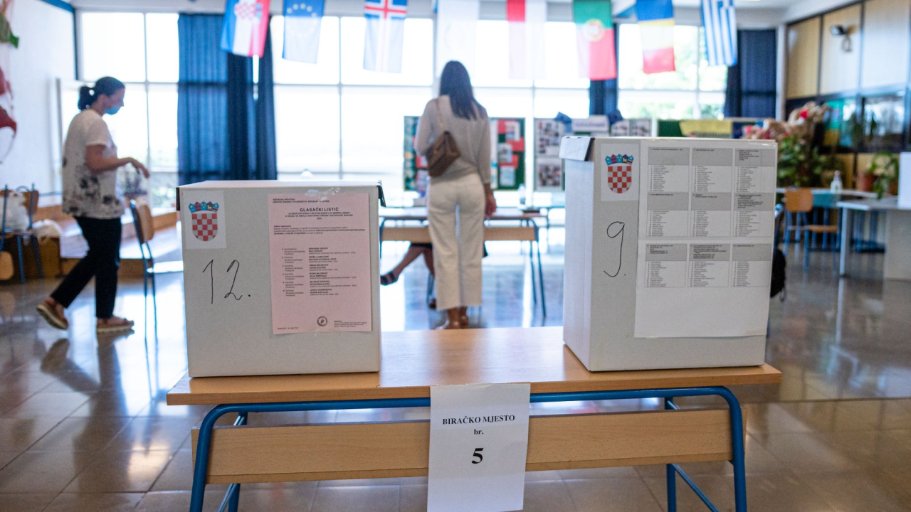 Još danas slušamo obećanja političara, sutra je izborna šutnja