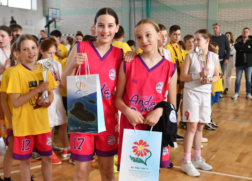 Fotografija 2 - Mlade košarkašice KA Anđa Jelavić prvakinje Dalmacije do 11 godina, dvije igračice u petorci turnira!