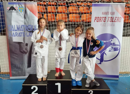 Fotografija 2 - Karate klub Murter na 1. kolu Dalmatinske lige u Pločama osvojio tri medalje