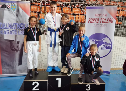 Fotografija 4 - Karate klub Murter na 1. kolu Dalmatinske lige u Pločama osvojio tri medalje