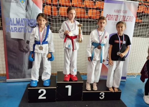 Fotografija 3 - Karate klub Murter na 1. kolu Dalmatinske lige u Pločama osvojio tri medalje