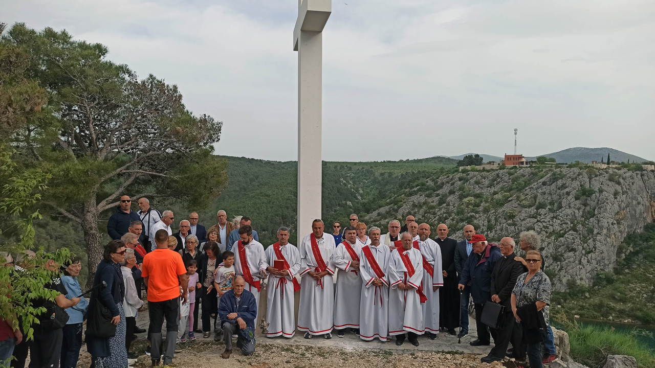 Blagoslovljen križ na Punti križa kod Skradina