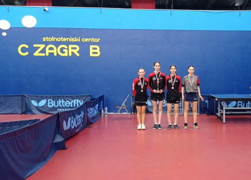 Fotografija 2 - Šibenski stolnotenisači 'poharali' sjever i jug Hrvatske