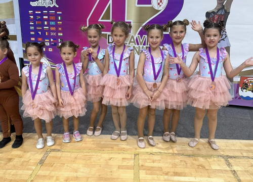 Fotografija 2 - Mažoretkinje Šibenika viceprvakinje su države!