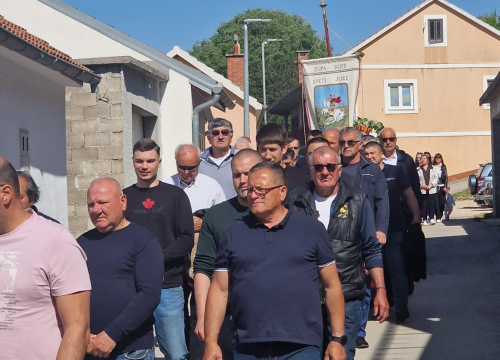 Fotografija 2 - U Rupama proslavljen blagdan sv. Jure, novaci s Visovca nosili kip sveca