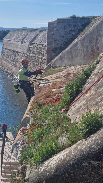 Tvrđava sv. Nikole se priprema za sezonu: Njene zidine očišćene od raslinja, trave...