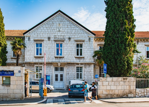 U Šibeniku uhićen 55-godišnjak koji je 14 puta koristio tuđu zdravstvenu iskaznicu