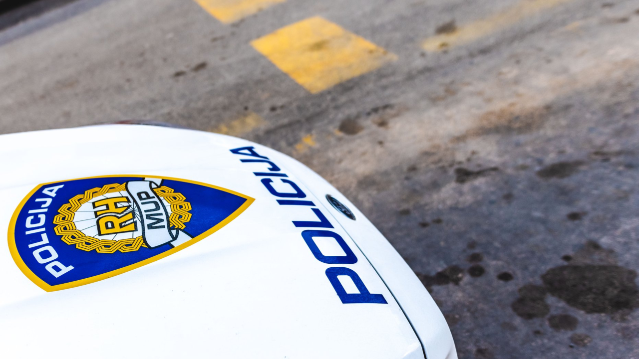 Spriječeno još jedno krijumčarenje ljudi, i to u Šibeniku: Srpski državljanin ostavio kombi