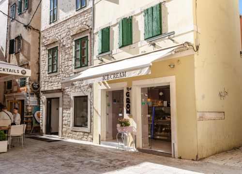 Fotografija 9 - Šibenske ulice ovog ljeta bez škrinja sa sladoledima, moraju biti unutar objekta