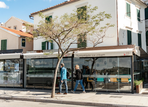 Fotografija 10 - Šibenske ulice ovog ljeta bez škrinja sa sladoledima, moraju biti unutar objekta