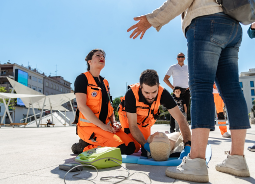 Fotografija 3 - Nacionalni dan hitne službe: Na Poljani prikazali kako se obavlja rana defibrilacija