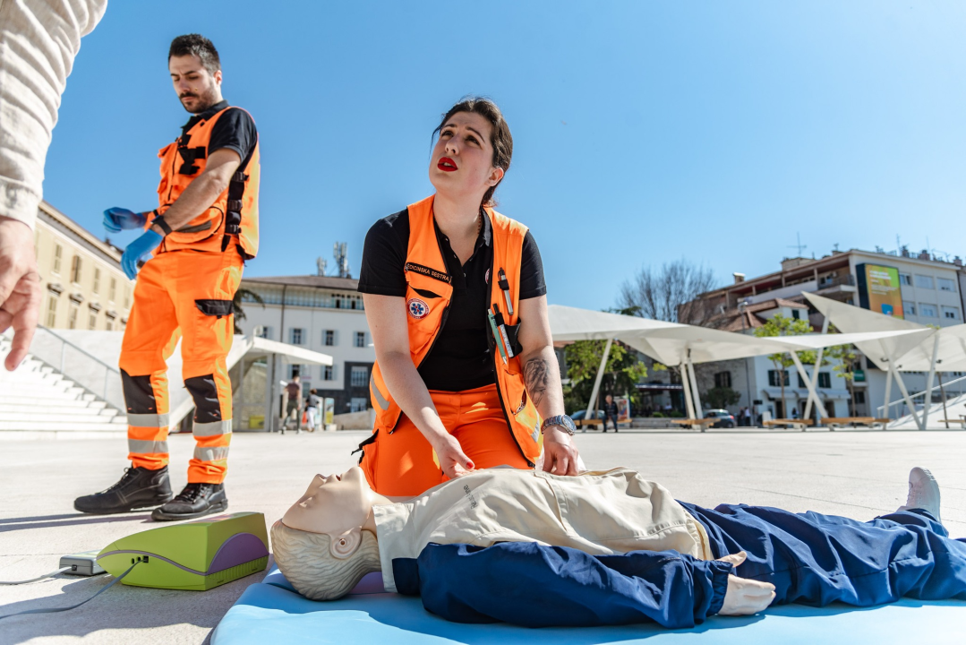 Nacionalni dan hitne službe: Na Poljani prikazali kako se obavlja rana defibrilacija