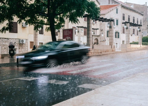 Hrvatskoj se sa zapada približava veliki olujni oblak, stiže najavljena promjena