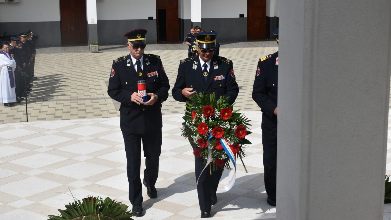 Polaganjem vijenaca obilježen dan sv. Florijana