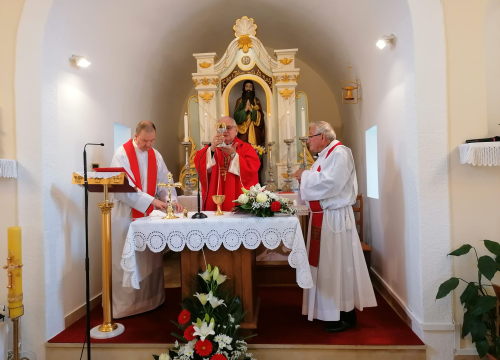 Fotografija 2 - Biskup Rogić blagoslovio crkvu u Kladnjicama