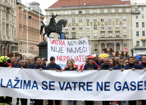 U Zagrebu veliki prosvjed vatrogasaca, zatražili regulaciju radnopravnog položaja