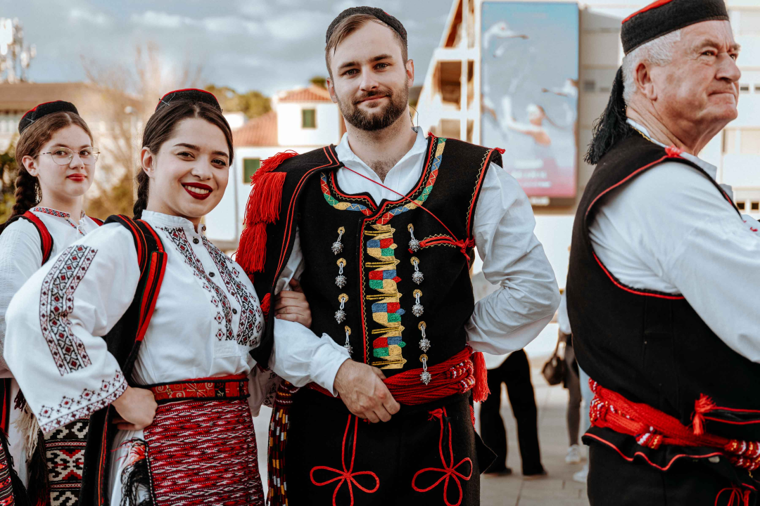 Šibenikom prošlo više od 300 članova kulturnih društava, nošnjama oduševili prolaznike