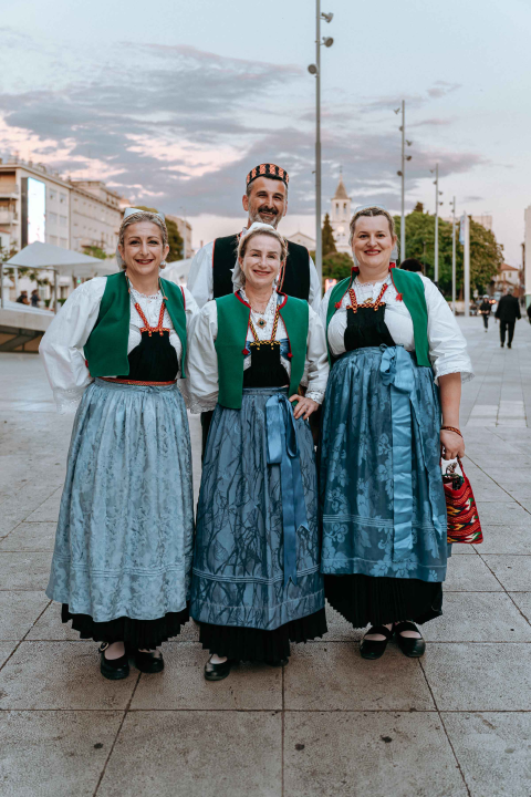 Šibenikom prošlo više od 300 članova kulturnih društava, nošnjama oduševili prolaznike