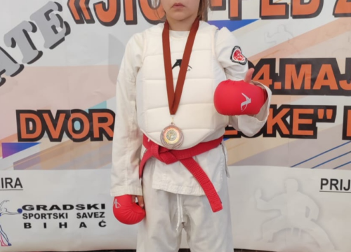 Fotografija 6 - Čak 40 medalja karataša KK Šibenik 1066 na Kupu prijateljstva u Bihaću