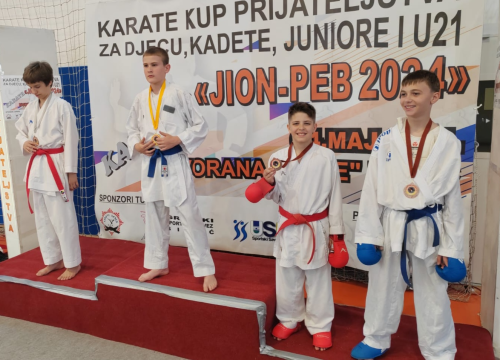 Fotografija 11 - Čak 40 medalja karataša KK Šibenik 1066 na Kupu prijateljstva u Bihaću