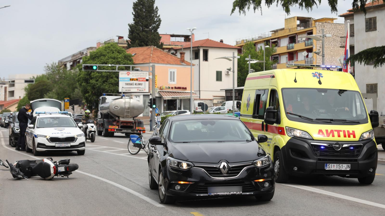 U jučerašnjoj prometnoj nesreći na Baldekinu 50-godišnji vozač motocikla teže ozlijeđen
