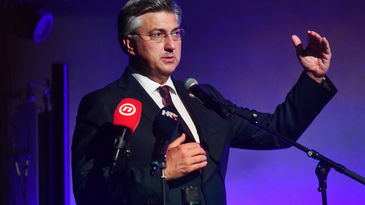 Plenković u Arsenu ‘Htio sam sustići Burića. On je u trećem mandatu u Šibeniku, sad sam i ja treći u Vladi‘