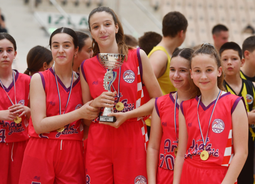 Fotografija 33 - Mlade košarkašice Akademije Anđa Jelavić osvojile turnir u Omišu