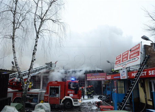 Požar uništio jedan od najvećih trgovačkih centara u Varšavi