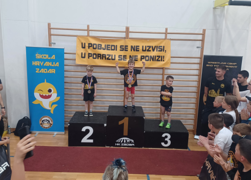 Fotografija 2 - Najmlađi šibenski hrvači uspješni na turniru u Zadru, svih osam osvojilo medalje