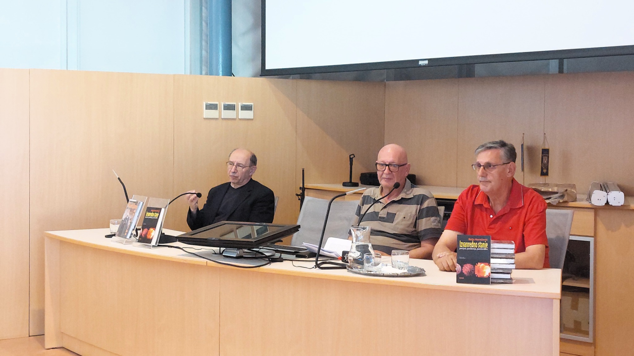 Bivši ministar Božo Kovačević u knjižnici predstavio dvije knjige