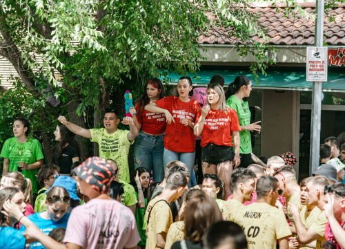 Fotografija 5 - Šibenski maturanti opraštaju se od škole: Slave uz domaće hitove, a budućnost vide vani