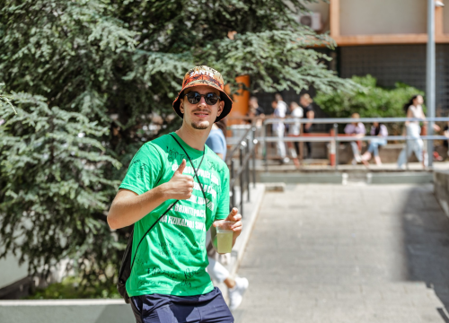 Fotografija 3 - Šibenski maturanti opraštaju se od škole: Slave uz domaće hitove, a budućnost vide vani