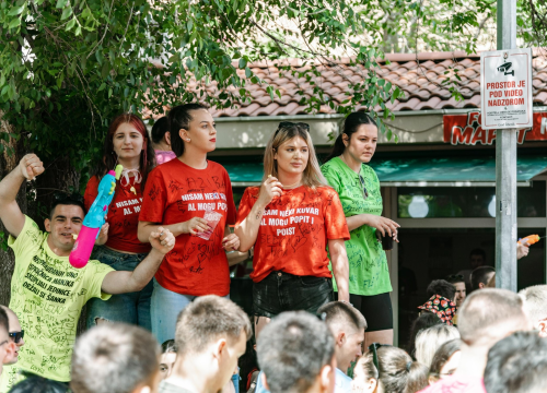 Fotografija 6 - Šibenski maturanti opraštaju se od škole: Slave uz domaće hitove, a budućnost vide vani