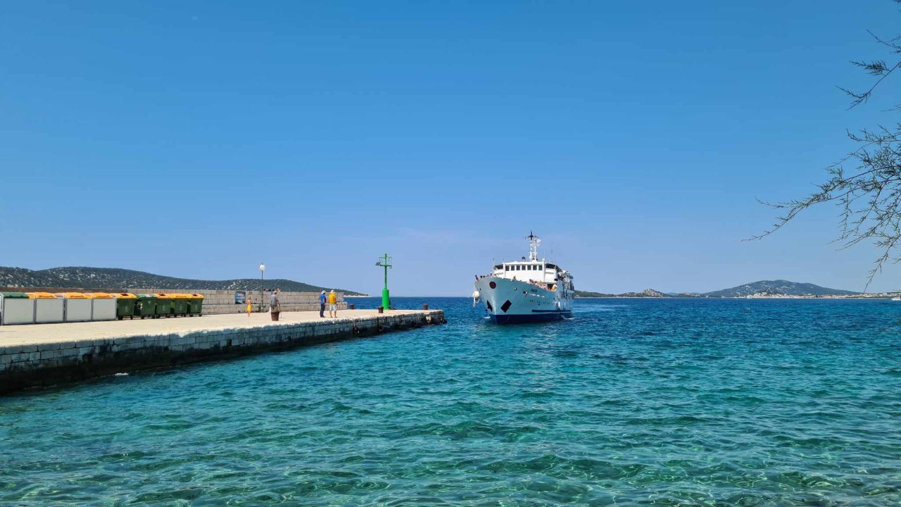 Mještani Prvića najavili mirni prosvjed jer su nezadovoljni brodovima koji ih povezuju s kopnom