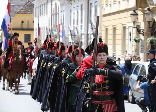 Fotografija 4 - Kravat pukovnija obilježila Dan državnosti počasnom smjenom straže